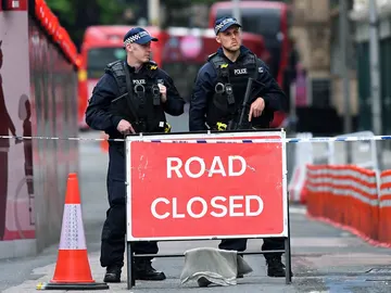 La Policía británica hace guardia en la zona de Londres atacada La Policía británica hace guardia en la zona de Londres atacada