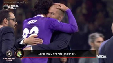 Zidane se funde con Isco en un cariñoso abrazo: 