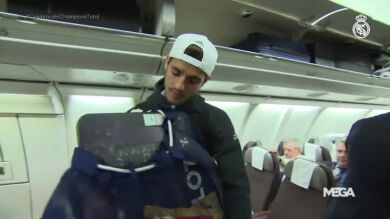 Álvaro Morata se lleva de recuerdo la tablilla del cuarto árbitro de la final de Cardiff