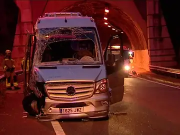 Frame 0.0 de: Dos personas han muerto en un accidente de tráfico en el interior de un túnel Frame 0.0 de: Dos personas han muerto en un accidente de tráfico en el interior de un túnel