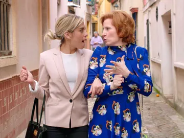 Dolores le cuenta a Carmen su historia de amor con Celia Dolores le cuenta a Carmen su historia de amor con Celia