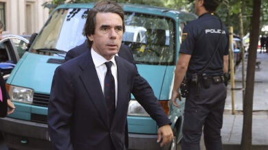 Aznar aconseja a Rajoy que lidere 