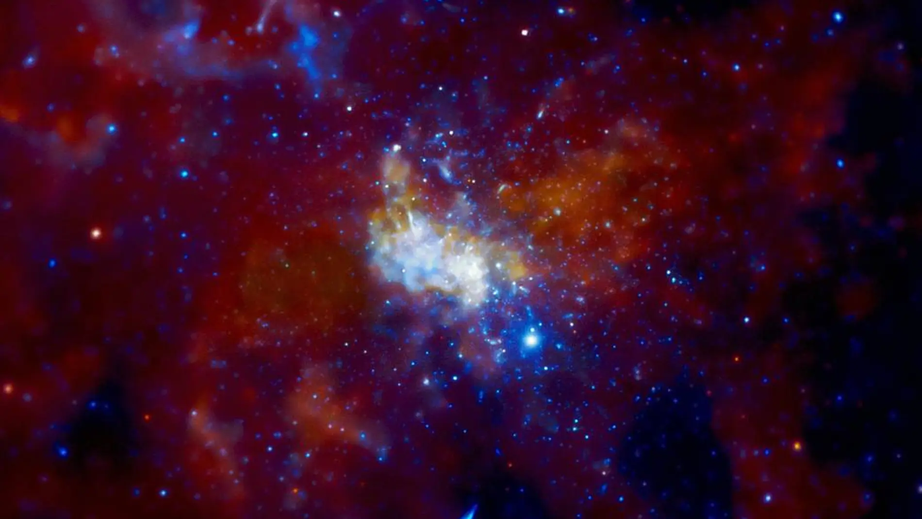 Sagitario A* es una potente fuente de radiación situada en el centro de nuestra galaxia Sagitario A* es una potente fuente de radiación situada en el centro de nuestra galaxia