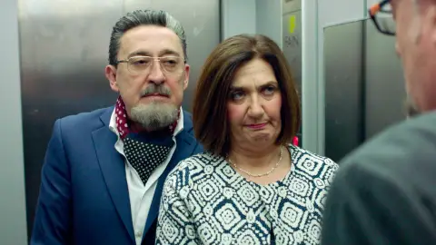 Maritxu y Benito descubren los interesados planes de matrimonio de Trini Maritxu y Benito descubren los interesados planes de matrimonio de Trini