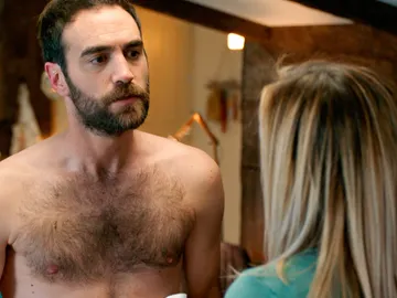 Carmen sorprende a Iñaki y Gotzone desnudos Carmen sorprende a Iñaki y Gotzone desnudos