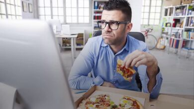 Hablar consigo mismo en tercera persona puede ayudar a controlar las emociones, según un estudio 