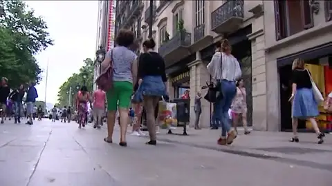 Los españoles nos gastamos más de 18 mil millones de euros en ropa en 2016 Los españoles nos gastamos más de 18 mil millones de euros en ropa en 2016