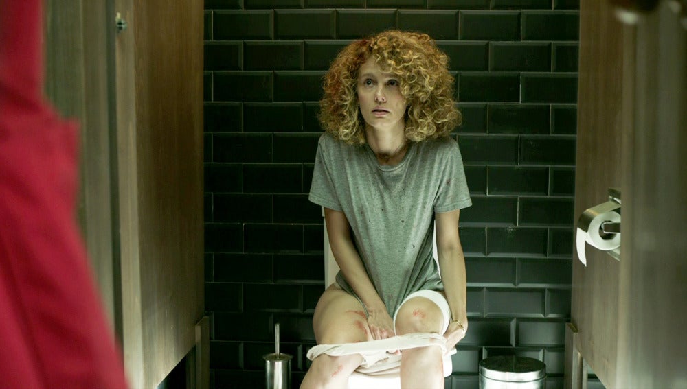 Mónica, sin escapatoria, es descubierta por Berlín ...