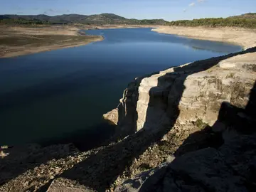 La sequía provoca el estado de emergencia en ríos y pantanos en la cuenca del Ebro La sequía provoca el estado de emergencia en ríos y pantanos en la cuenca del Ebro