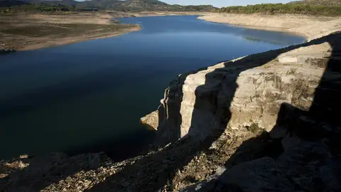La sequía provoca el estado de emergencia en ríos y pantanos en la cuenca del Ebro La sequía provoca el estado de emergencia en ríos y pantanos en la cuenca del Ebro