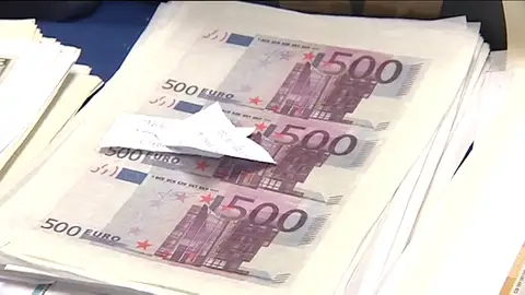 Frame 6.111572 de: La policía desmantela una imprenta dedicada a la falsificación de billetes Frame 6.111572 de: La policía desmantela una imprenta dedicada a la falsificación de billetes