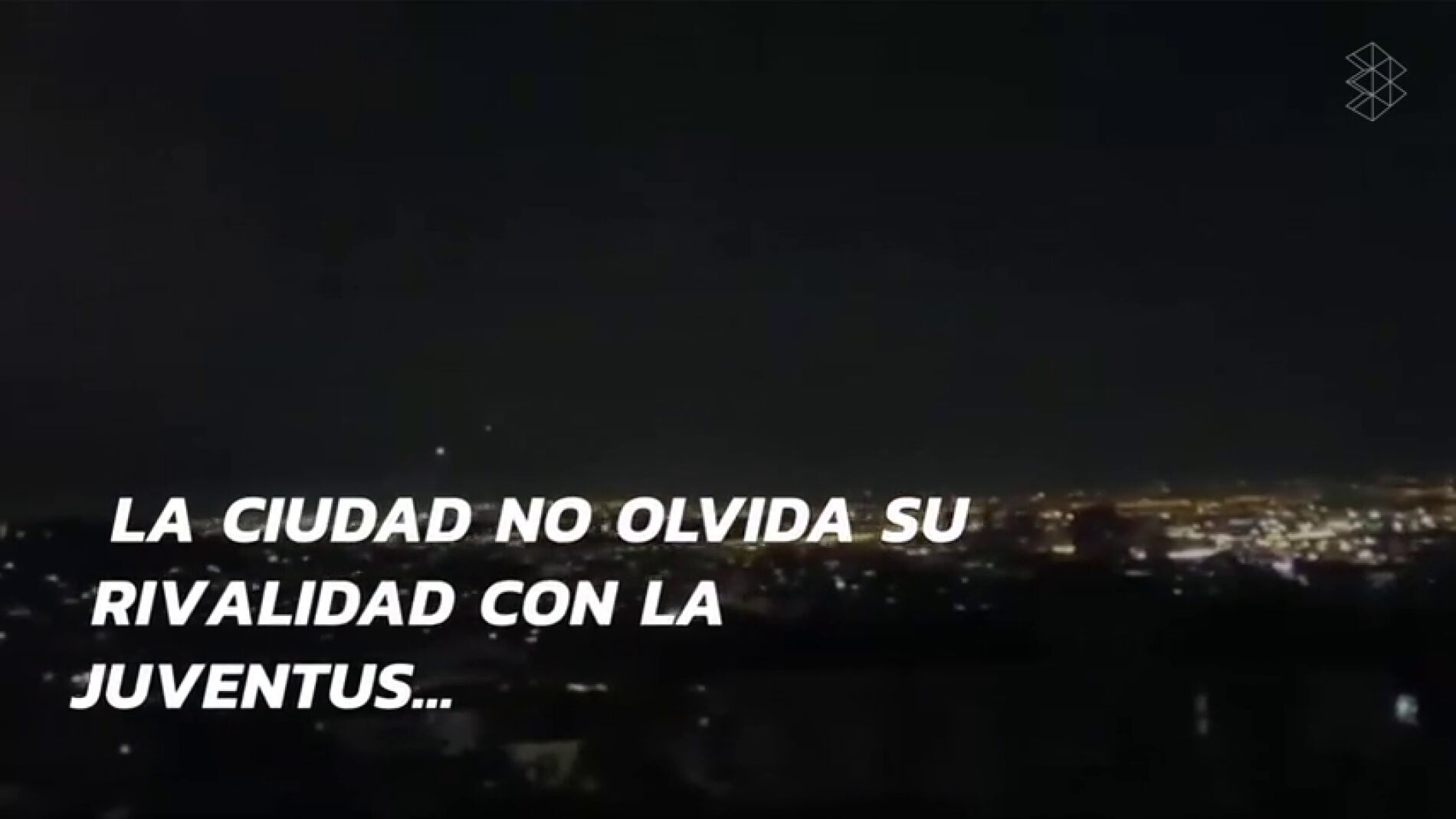 Frame 45.440292 de: Ver para creer: no es Madrid... &iexcl;Es N&aacute;poles! La ciudad italiana celebr&oacute; la Duod&eacute;cima con fuegos artificiales