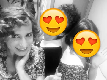 Marta Tomasa, encantada con dos de sus nuevas compañeras Marta Tomasa, encantada con dos de sus nuevas compañeras