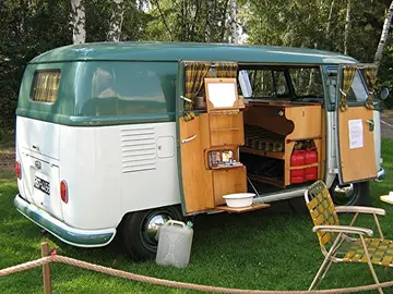 Caravana en el camping Caravana en el camping
