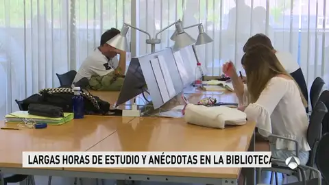 Frame 60.391111 de: Bibliotecas abarrotadas en los días de los exámenes de la nueva selectividad en Galicia Frame 60.391111 de: Bibliotecas abarrotadas en los días de los exámenes de la nueva selectividad en Galicia