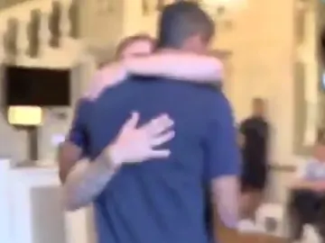 El abrazo entre Griezmann y Varane El abrazo entre Griezmann y Varane