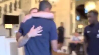 Griezmann demuestra que sí felicitó a Varane por la Champions