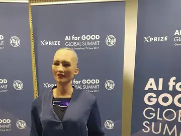 La androide humanoide Sophia La androide humanoide Sophia