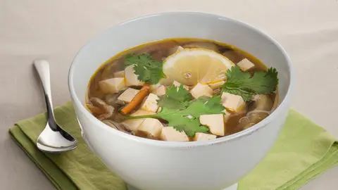 Sopa de miso con soba y tofu Sopa de miso con soba y tofu