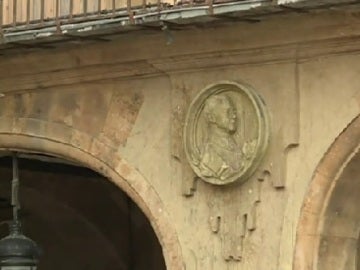 Medallón de Franco en la Plaza Mayor de Salamanca
