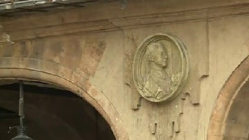 Medallón de Franco en la Plaza Mayor de Salamanca