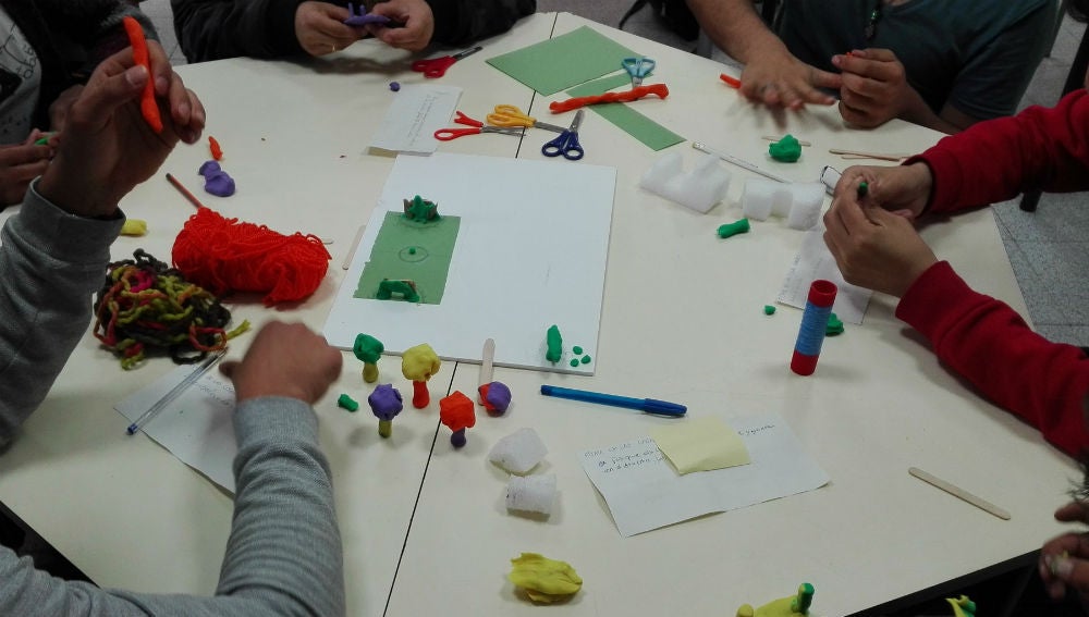 A lo largo de cinco meses, entre febrero y junio de este año, los alumnos del Master de Psicopedagogía de la Universidad Jaume I de Castellón, han elaborado un proyecto que tenía como objetivo, dinamizar el barrio de San Lorenzo.