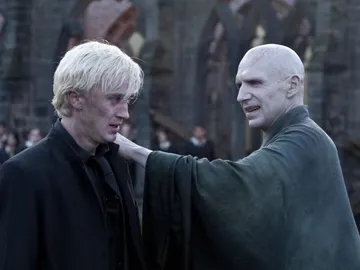 Draco Malfoy y Voldemort en la Batalla de Hogwarts Draco Malfoy y Voldemort en la Batalla de Hogwarts