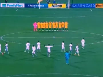 Los jugadores de Arabia Saudí, en el minuto de silencio en Australia Los jugadores de Arabia Saudí, en el minuto de silencio en Australia