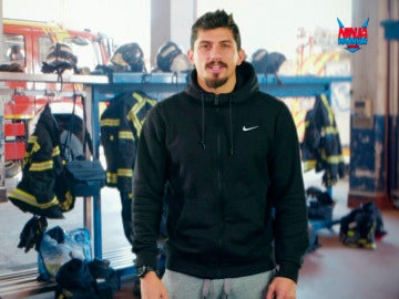 Enrique López, el bombero que consiguió salvar la vida de un suicida en plena Puerta del Sol de Madrid