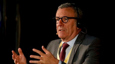 Dimite el alcalde de Bruselas tras revelarse que cobraba por ir a reuniones de una ONG