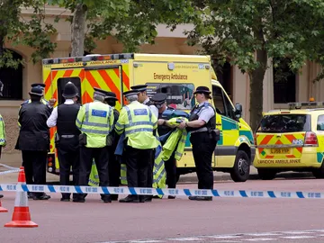 Policía británica durante un suceso Policía británica durante un suceso