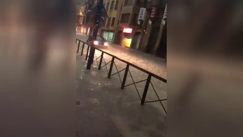 Una fuerte tormenta anega numerosas localidades en Navarra