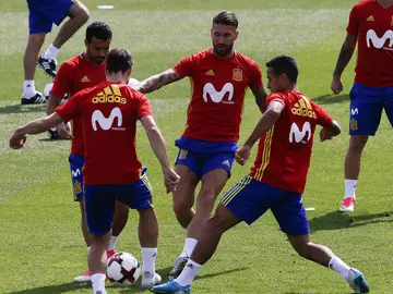 Thiago se ejercita en Las Rozas junto a sus compañeros de la selección española Thiago se ejercita en Las Rozas junto a sus compañeros de la selección española