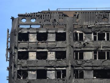 Las últimas plantas de la Grenfell Tower, el edificio incendiado en Londres