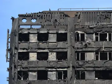 Las últimas plantas de la Grenfell Tower, el edificio incendiado en Londres Las últimas plantas de la Grenfell Tower, el edificio incendiado en Londres