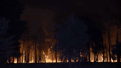 Desalojadas 30 personas por un incendio en Navalilla (Segovia)