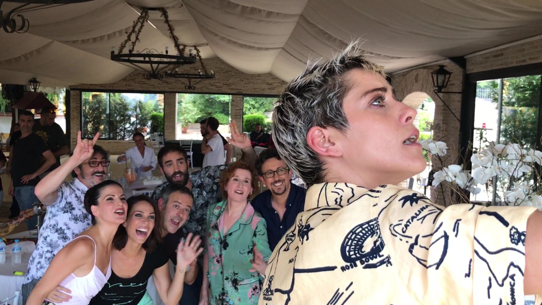 Los actores de 'All&iacute; Abajo' celebran la cuarta temporada de la serie