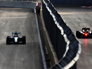 Hamilton, rondando durante el GP de Azerbaiyán de 2016