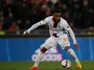 Lacazette, con el Olympique de Lyon Lacazette, con el Olympique de Lyon