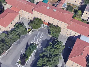 Fachada del Hospital Militar de Zaragoza. Fachada del Hospital Militar de Zaragoza.