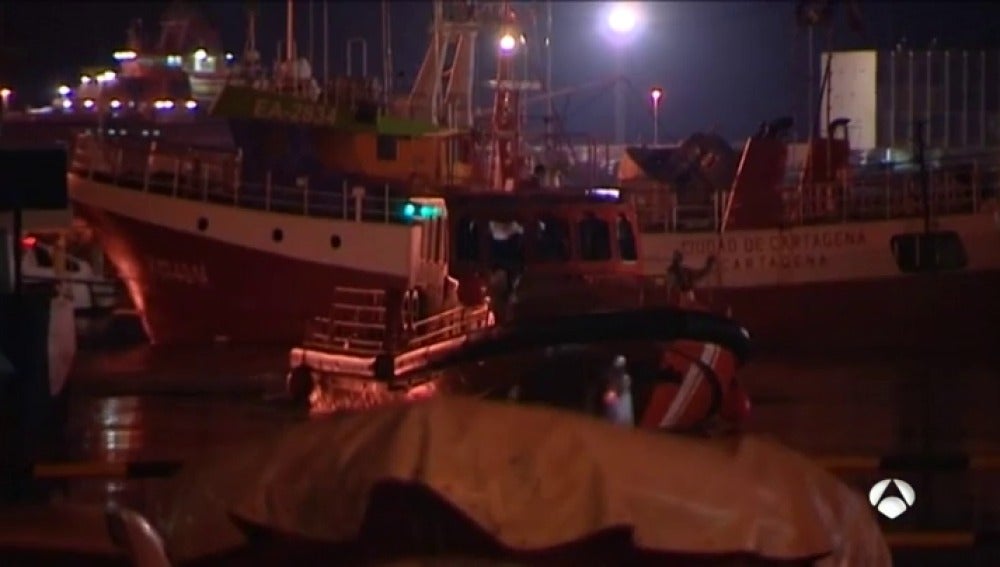 Rescatan a 92 personas en tres barcas neumáticas cerca de la isla de Alborán