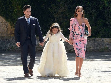 Paula Echevarría y David Bustamante llegando a la comunión de su hija Paula Echevarría y David Bustamante llegando a la comunión de su hija