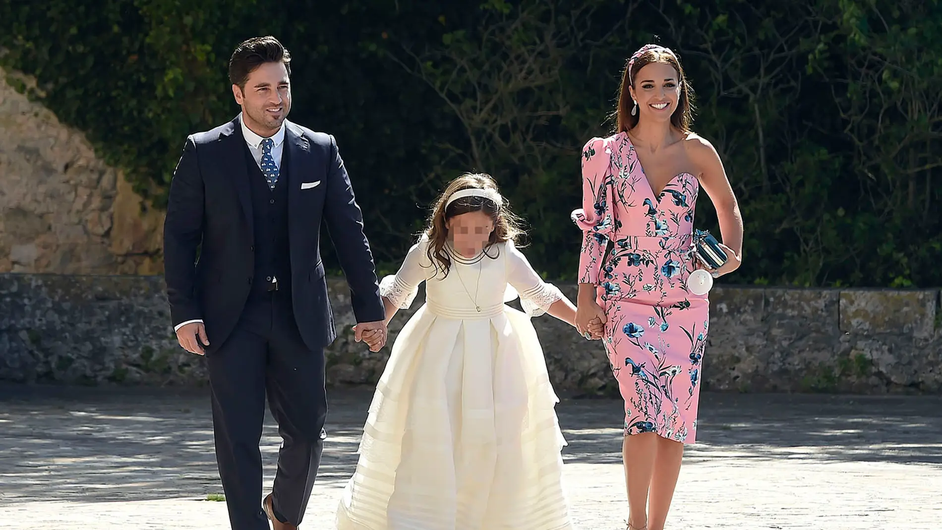 Paula Echevarría y David Bustamante llegando a la comunión de su hija