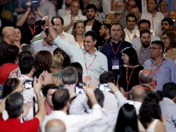 El líder del PSOE, Pedro Sánchez, a su llegada al 39 congreso federal de los socialistas El líder del PSOE, Pedro Sánchez, a su llegada al 39 congreso federal de los socialistas