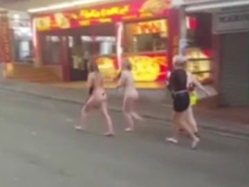 Las jóvenes desnudas por Magaluf Las jóvenes desnudas por Magaluf