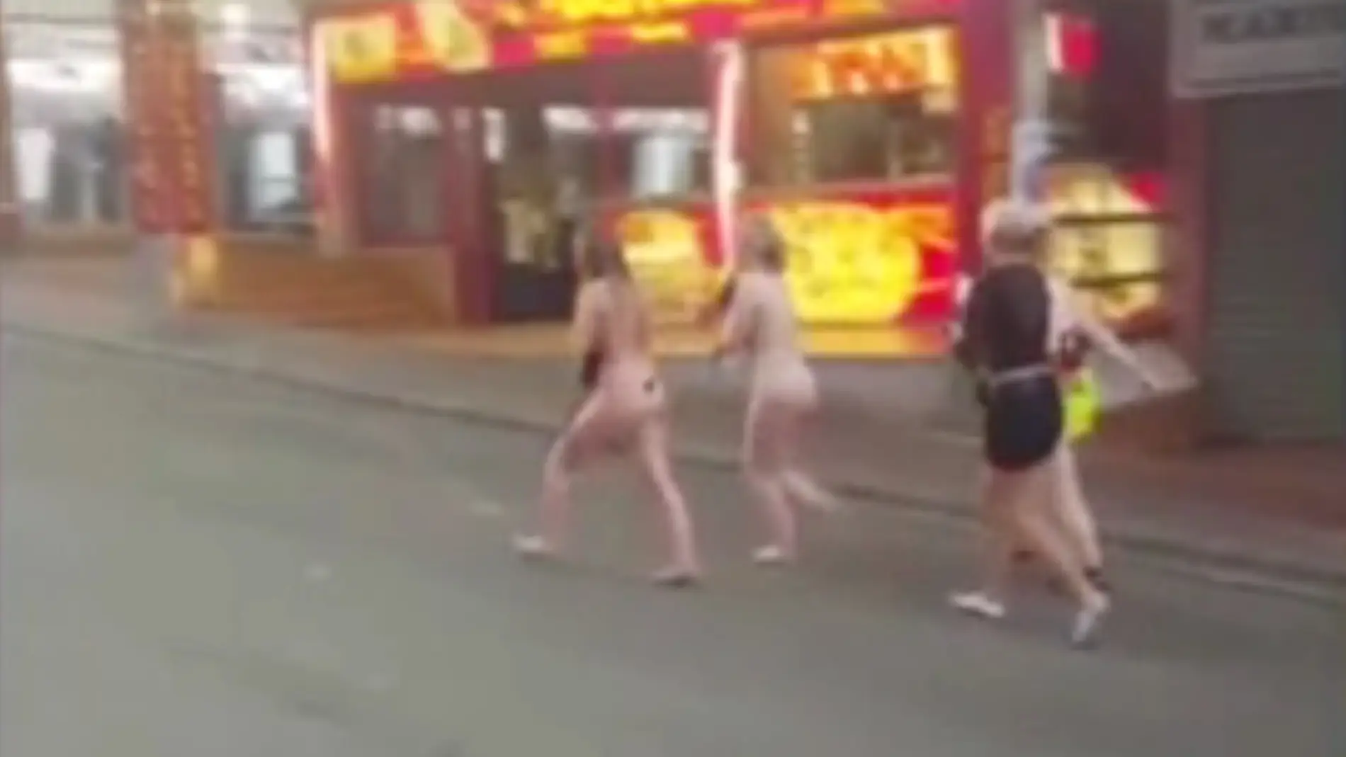 Las jóvenes desnudas por Magaluf