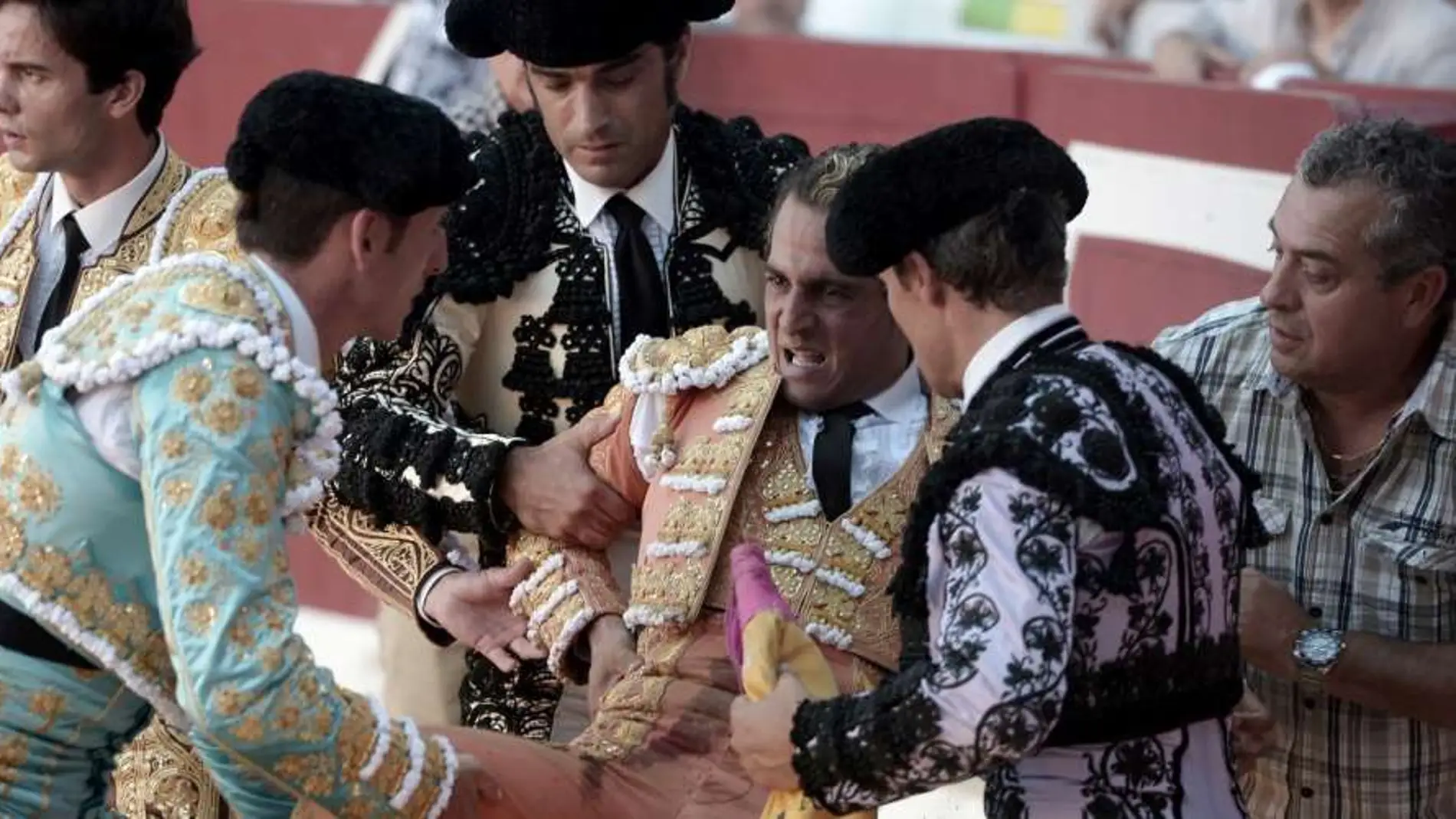 Ivan Fandiño tras la cogida mortal Ivan Fandiño tras la cogida mortal