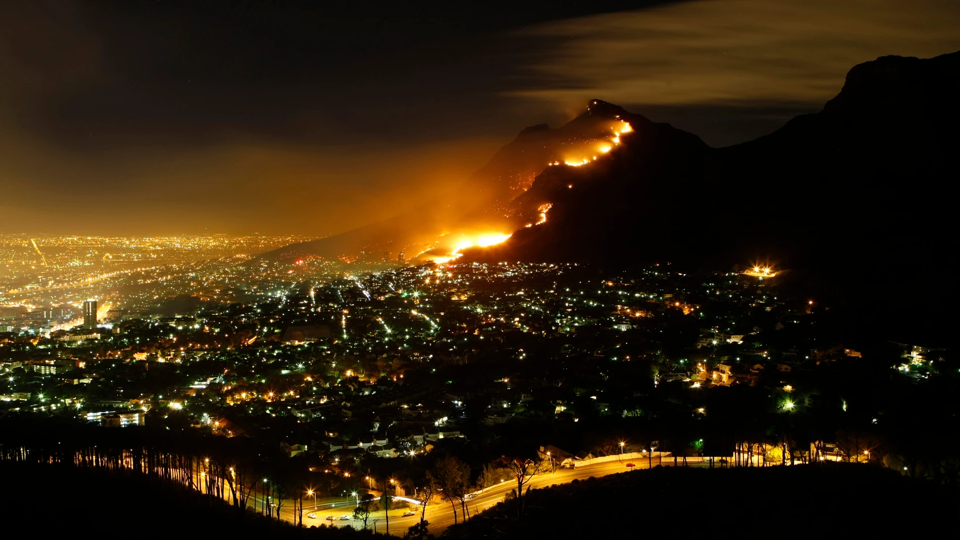 El incendio forestal en Knysna El incendio forestal en Knysna