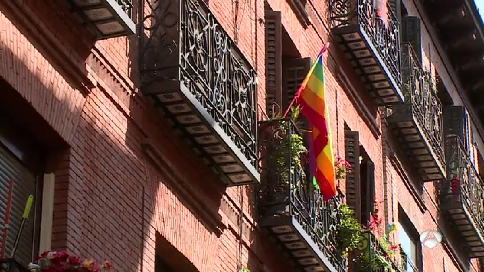 La escasez de plazas hoteleras para el Orgullo Gay hace que los vecinos de Chueca alquilen sus casas