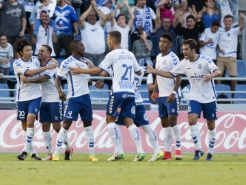 El Tenerife celebra un gol de Shibasaki